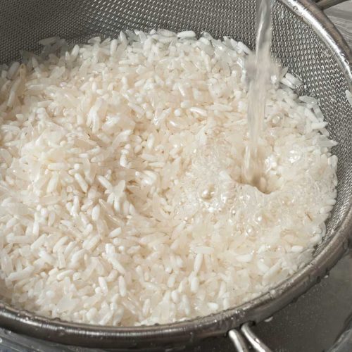 Wash rice to reduce microplastic contamination